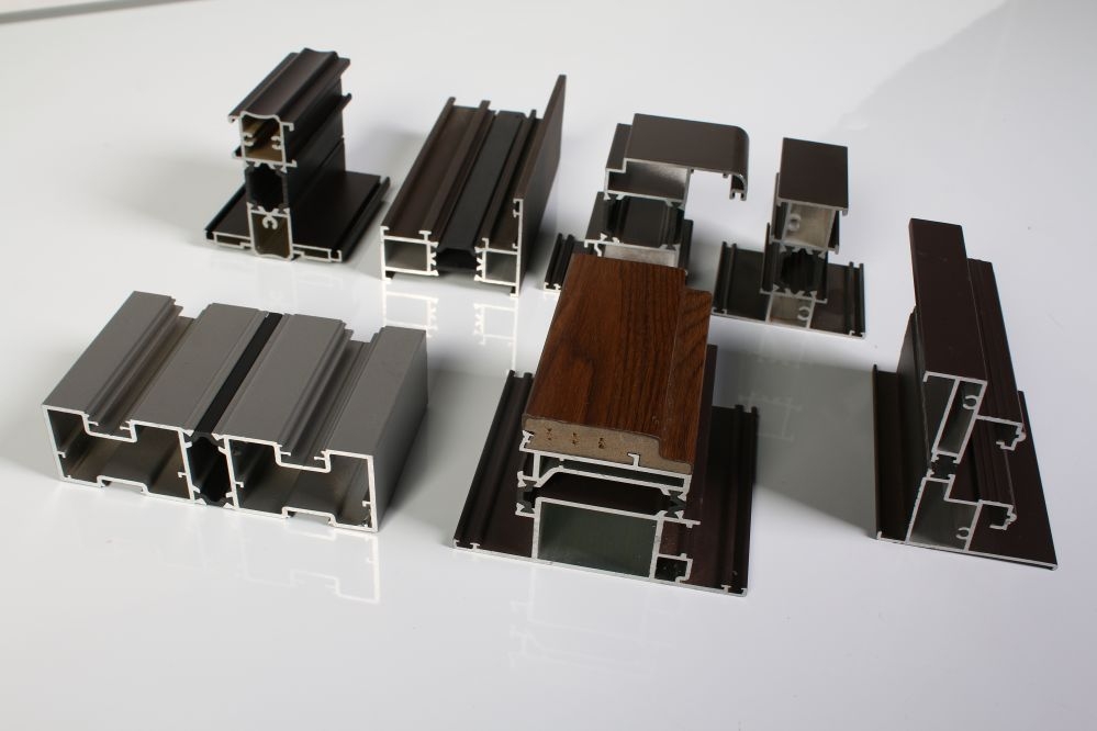 Temukan keunggulan aluminium sebagai material bangunan rumah modern. Ringan, kuat, tahan lama, dan tersedia lengkap di Depo Matrial.