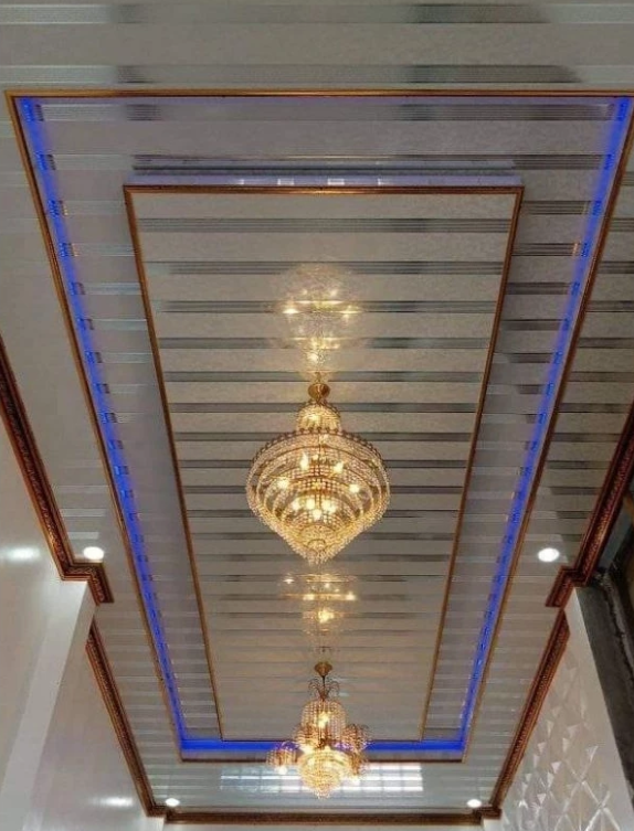 Plafon PVC modern yang tahan air, anti rayap, dan mudah dipasang. Solusi plafon rumah dan bangunan berkualitas dari Depo Matrial.