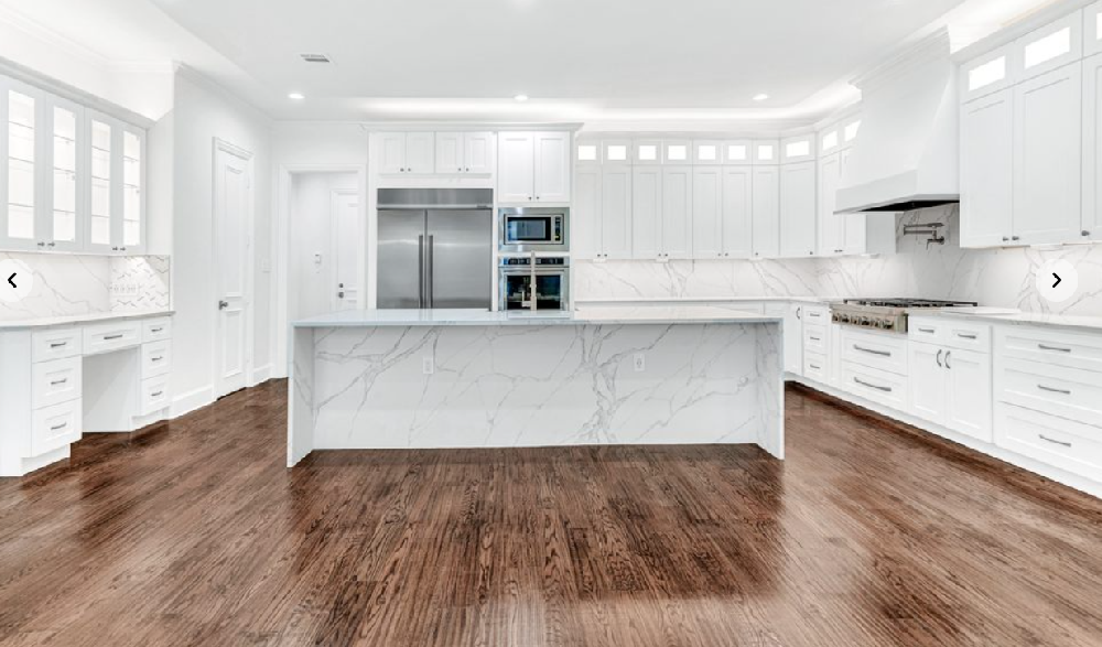 Lantai granit berkualitas dengan tampilan elegan, kuat, dan mudah dirawat. Cocok untuk hunian dan bangunan modern di TB Depo Material Tanjungsari.